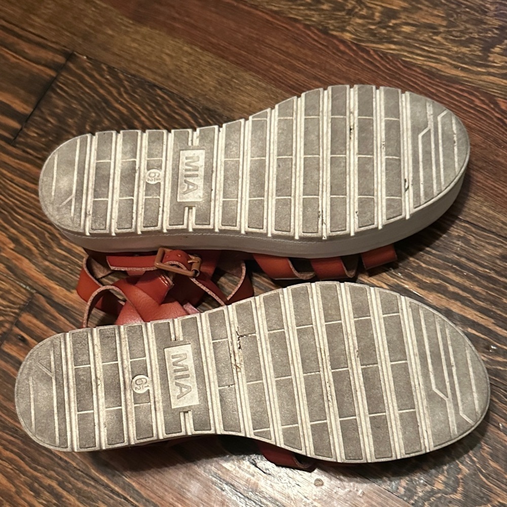 MIA Brown Strappy Sandals with Bow Detail - Picture 3 of 3
